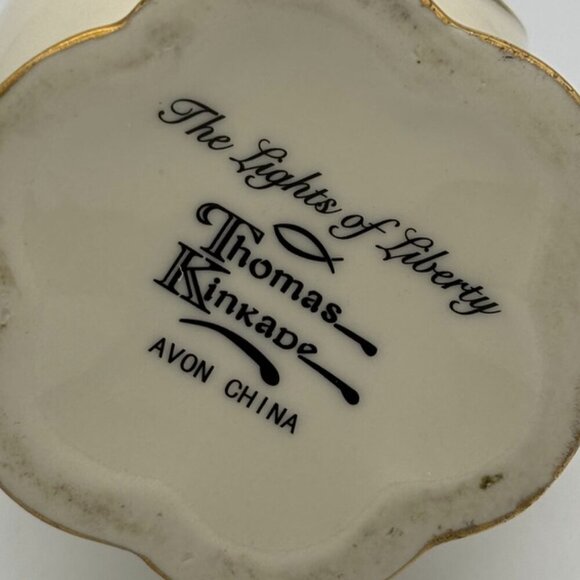 Thomas Kinkade Avon The Lights of Liberty, Whitehouse Christmas, Porcelain Vase~ - Picture 7 of 9